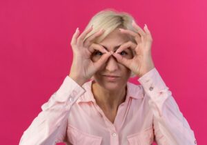 10 Dinge, Woran Du Merkst, Dass Du Alt Wirst – Typische Anzeichen des Älterwerdens mit einem Augenzwinkern