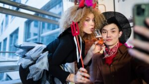 Serie Wie Emily In Paris – Serienempfehlungen für Fans von „Emily in Paris“
