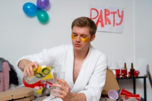 Was schenkt man einem 18-jährigen Jungen? Kreative Geschenkideen zum 18. Geburtstag