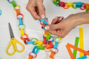 Loom Band Anleitung – Schritt-für-Schritt-Anleitung für bunte Loom-Band-Armbänder