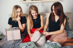 Was Kann Man 13-Jährigen Mädchen Schenken? Die besten Geschenkideen für Teenager zu Geburtstag und besonderen Anlässen