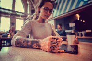 Wie Lange Dauert Ein Tattoo? Wie viel Zeit verschiedene Tattoos in Anspruch nehmen