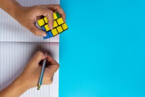 Rubik’s Cube Anleitung 3×3 – Schritt-für-Schritt-Anleitung zum Lösen des Zauberwürfels